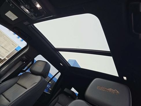 New 2026 Chevrolet Tahoe High Country w/ Sun And Tow Package AWD/4WD image 9