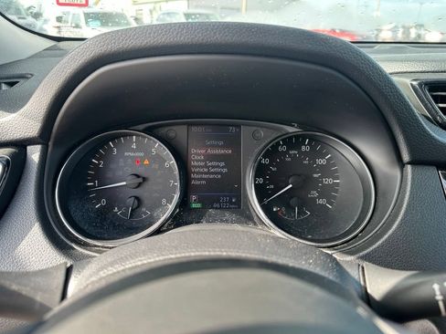 Used 2018 Nissan Rogue S AWD/4WD image 16