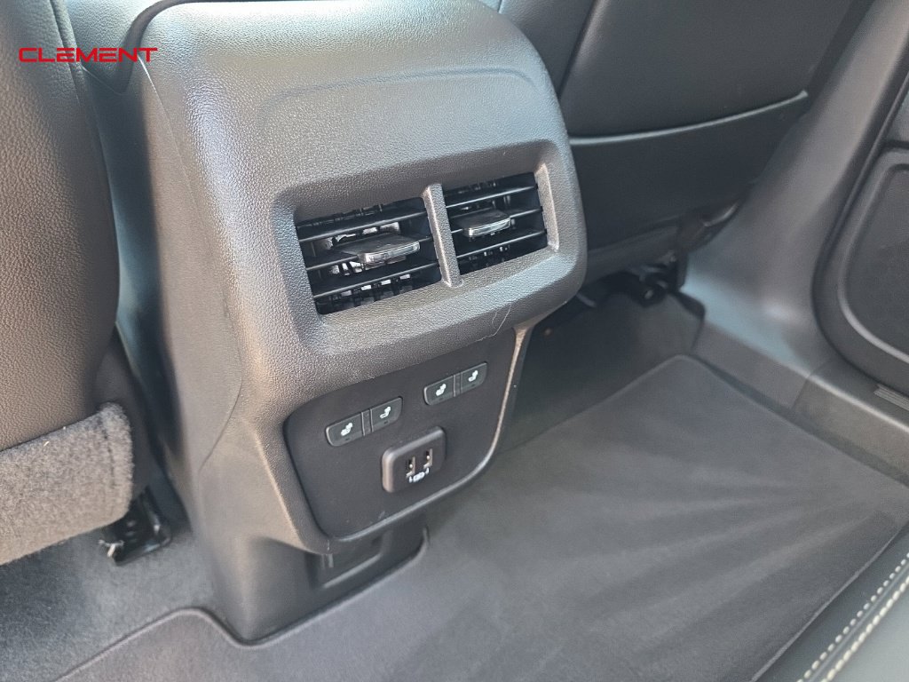 Used 2023 GMC Terrain Denali w/ Denali Premium Package AWD/4WD image 17