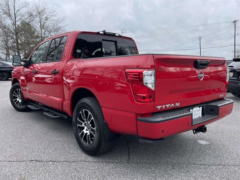 Used 2024 Nissan Titan SV w/ SV Convenience Package image 5