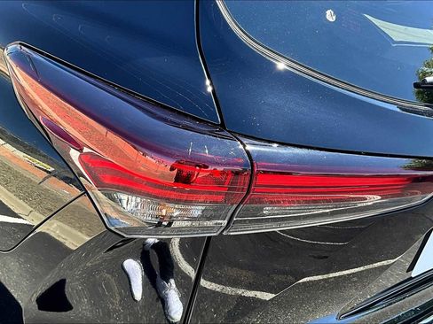 Used 2025 Toyota Highlander Platinum image 27