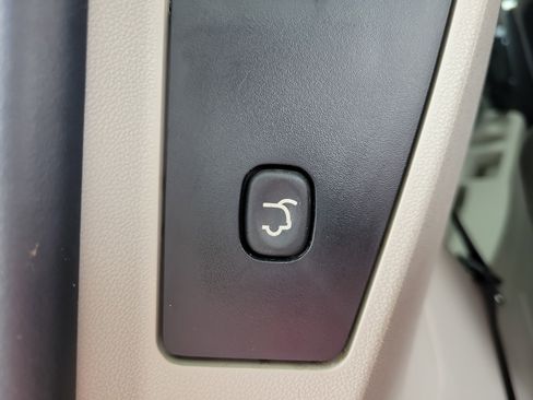 Used 2012 Dodge Grand Caravan SXT image 11