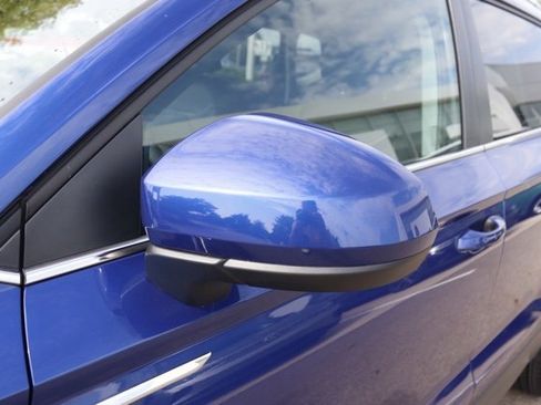 Used 2024 Volkswagen Taos SEL image 12