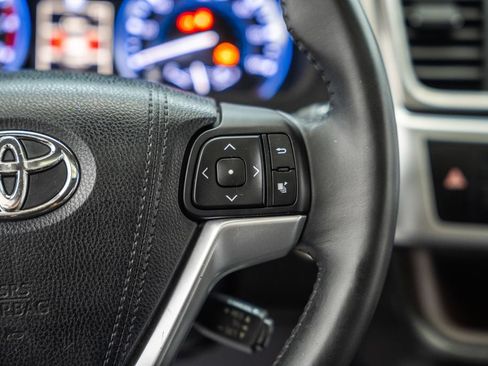 Used 2015 Toyota Highlander XLE FWD image 32