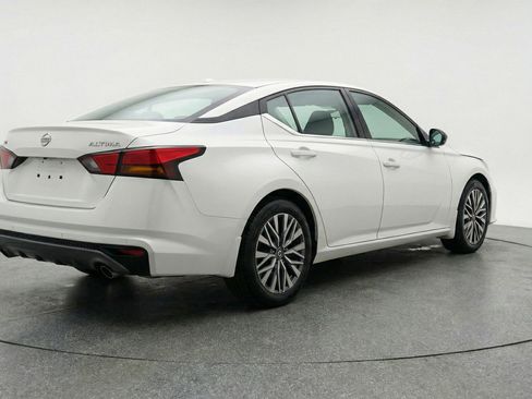 Used 2025 Nissan Altima 2.5 SV image 9