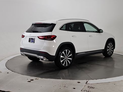 Used 2021 Mercedes-Benz GLA 250 4MATIC image 3