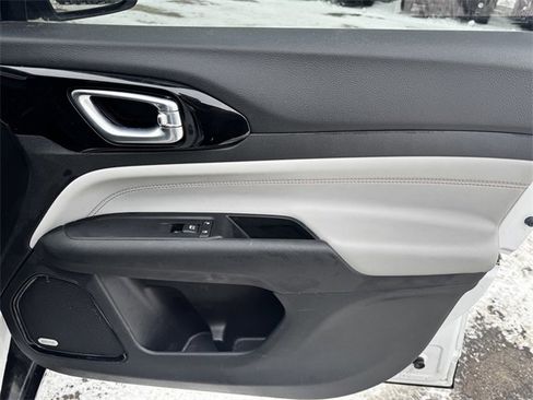 Certified 2022 Jeep Compass Limited w/ Elite Group image 13