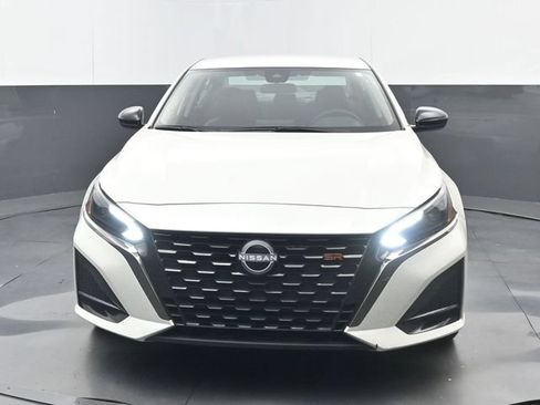 Used 2025 Nissan Altima 2.5 SR AWD/4WD image 5