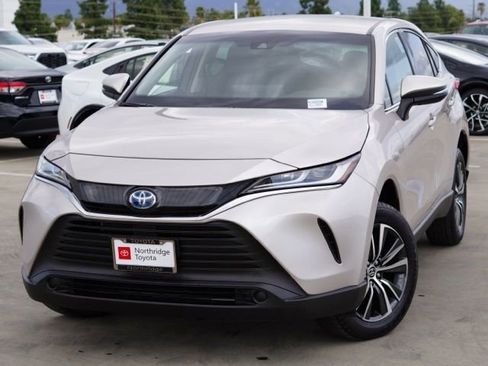 Certified 2024 Toyota Venza LE image 4