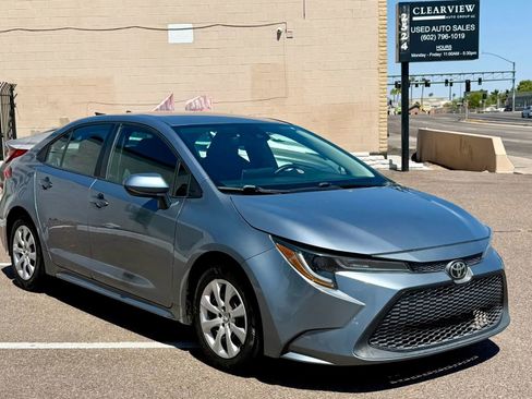 Used 2021 Toyota Corolla LE FWD image 3