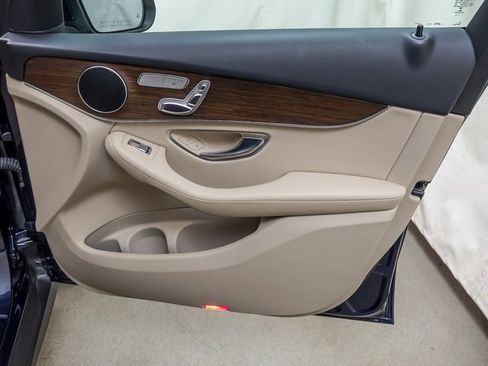 Used 2022 Mercedes-Benz GLC 300 4MATIC w/ Premium Package Lite image 33