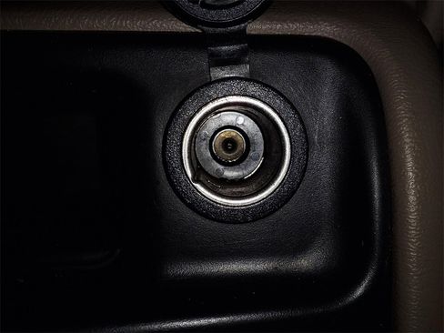 Used 2004 Chevrolet Suburban LS w/ Preferred Equipment Group image 22