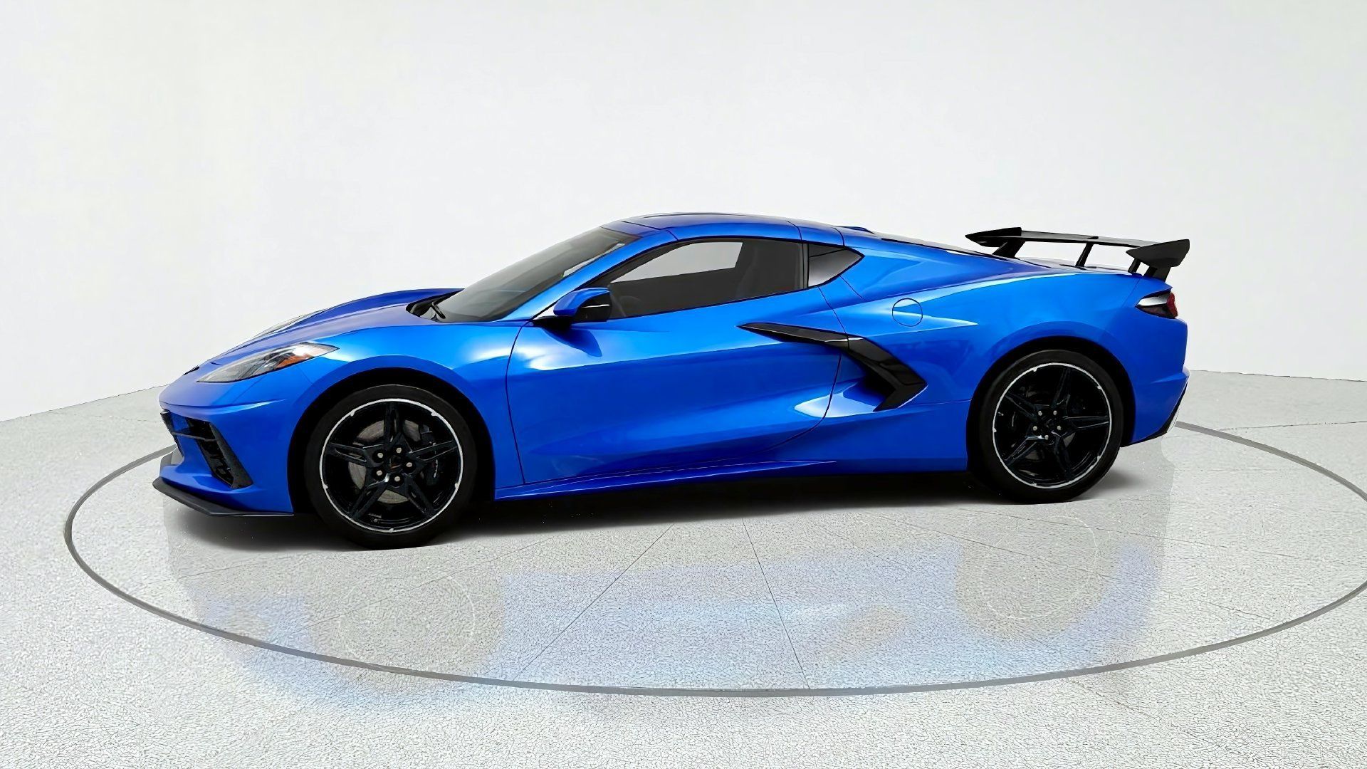 Used 2025 Chevrolet Corvette Stingray Premium Cpe w/ Z51 Performance Package RWD image 2