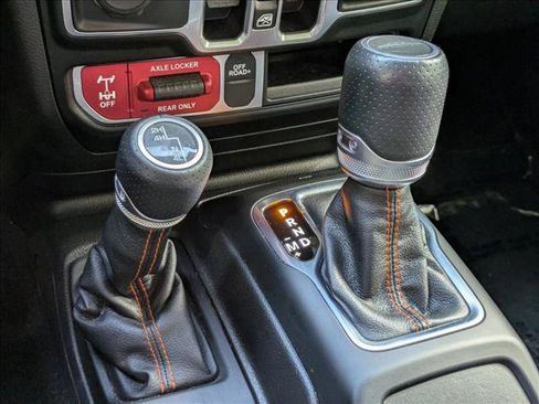 Used 2023 Jeep Gladiator Mojave w/ LED Lighting Group AWD/4WD image 11