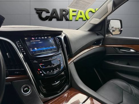 Used 2018 Cadillac Escalade Premium Luxury w/ LPO, Radiant Package AWD/4WD image 38