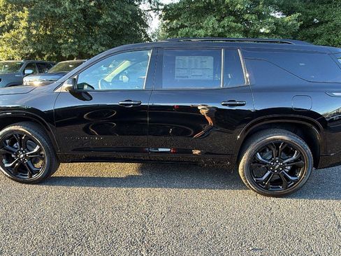 New 2027 Chevrolet Traverse RS w/ LPO, Floor Liner Package FWD image 11