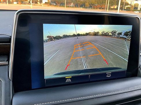 Used 2023 Chevrolet Suburban Premier image 14