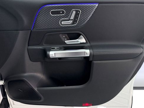 New 2026 Mercedes-Benz GLB 250 image 21
