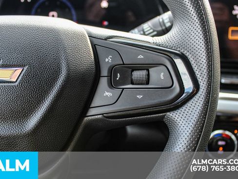 Used 2025 Chevrolet Trax LT FWD image 27