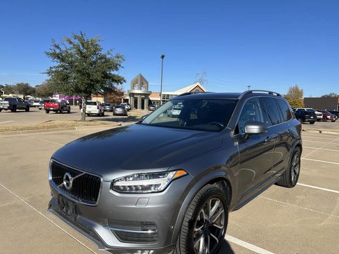 Used 2018 Volvo XC90 T6 Momentum w/ Convenience Package image 2