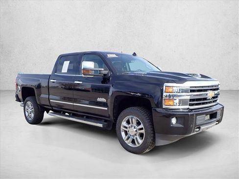 Used 2018 Chevrolet Silverado 2500 High Country w/ Duramax Plus Package image 6