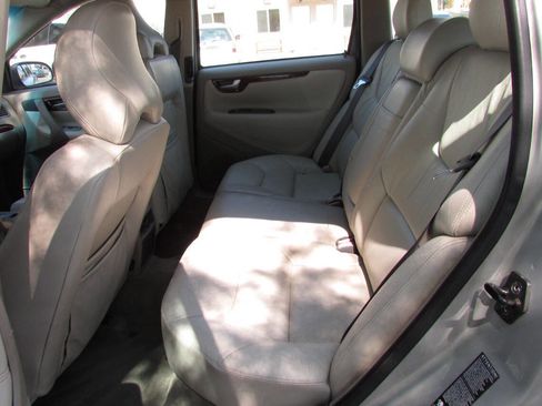 Used 2001 Volvo V70 image 15