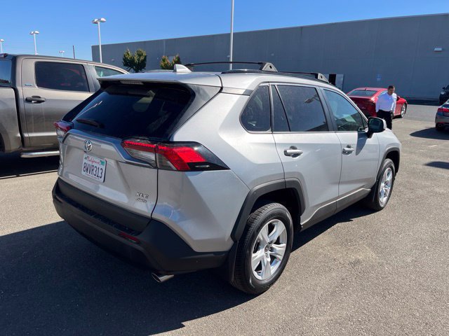 Used 2021 Toyota RAV4 XLE AWD/4WD image 3