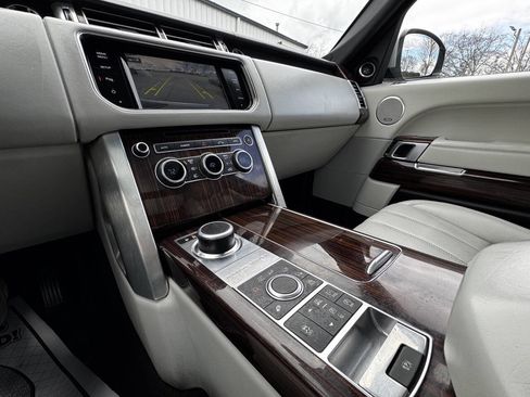 Used 2015 Land Rover Range Rover HSE image 17