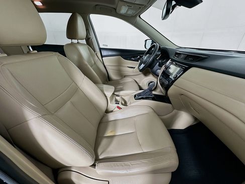 Used 2017 Nissan Rogue SL w/ SL Premium Package image 32