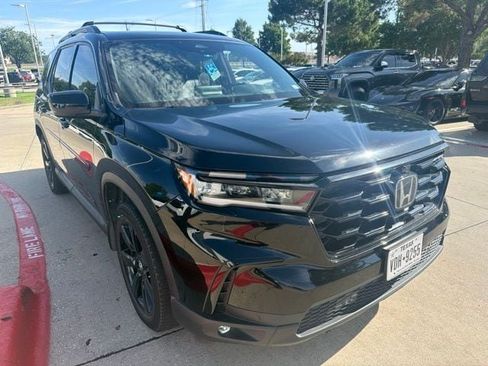 Used 2025 Honda Pilot Black Edition image 3