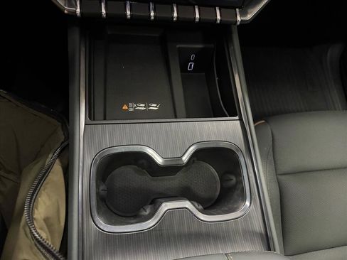 Used 2024 GMC Acadia AT4 w/ Luxury Package image 19