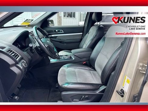 Used 2017 Ford Explorer XLT w/ Equipment Group 202A AWD/4WD image 13