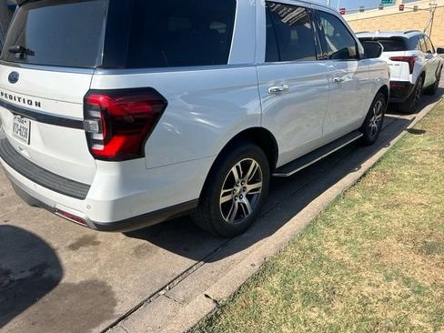 Used 2022 Ford Expedition Limited RWD image 4