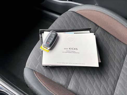 Used 2024 Nissan Kicks SR FWD image 15