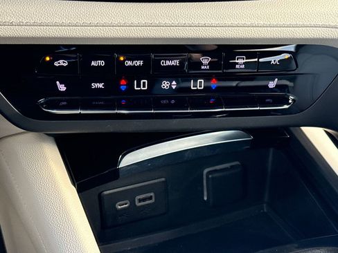 Used 2021 Buick Envision Essence image 21