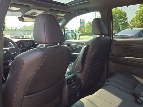 Certified 2022 Honda Pilot TrailSport image 12