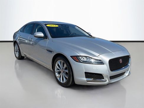Used 2018 Jaguar XF Premium image 2