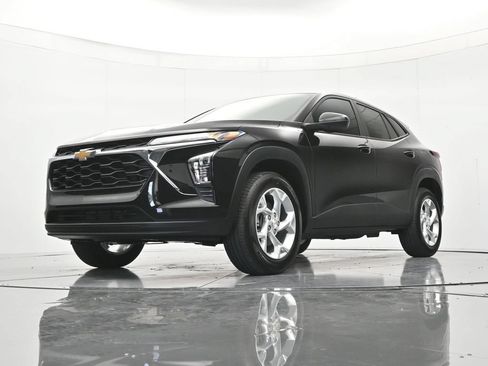 New 2026 Chevrolet Trax LS w/ LS Convenience Package FWD image 36