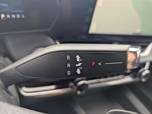 Used 2025 Chevrolet Equinox LT image 9