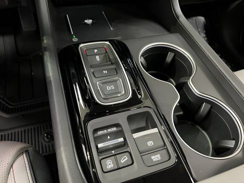 Used 2025 Honda Pilot Elite image 33