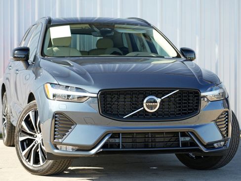 Used 2023 Volvo XC60 B5 Plus w/ Climate Package image 4