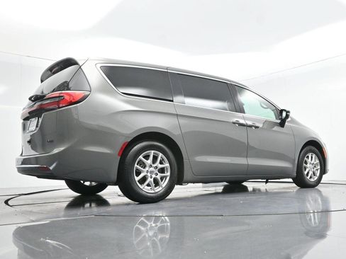 Used 2025 Chrysler Pacifica Select FWD image 77