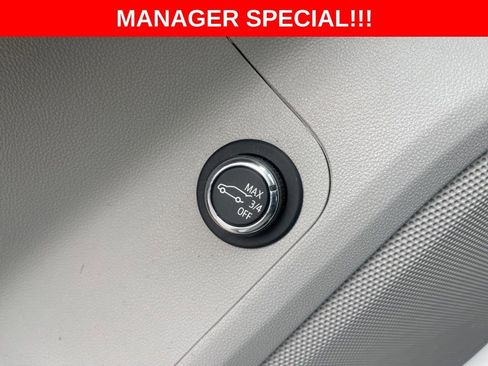 Used 2023 GMC Acadia SLE w/ Driver Convenience Package FWD image 38