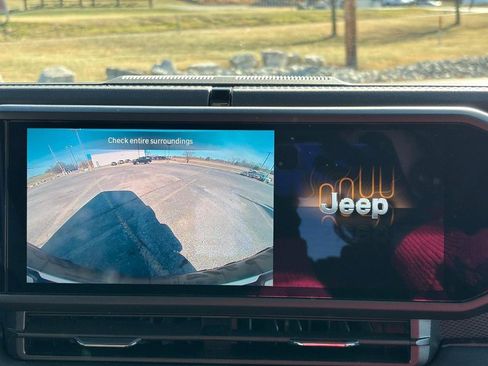 Used 2025 Jeep Wrangler Unlimited Rubicon w/ Convenience Group image 23