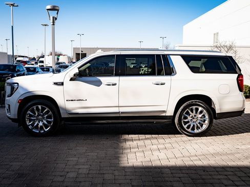 Used 2021 GMC Yukon XL Denali image 12
