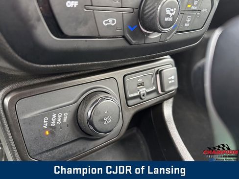 Used 2023 Jeep Renegade Latitude image 19