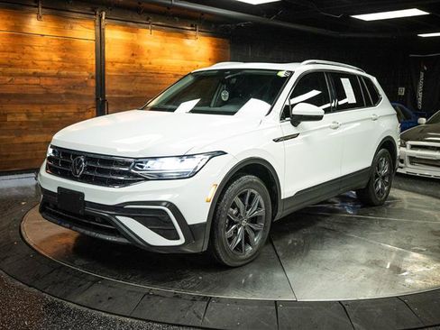 Used 2022 Volkswagen Tiguan SE image 2