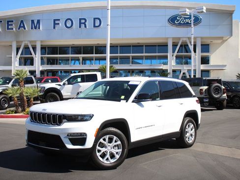 Used 2023 Jeep Grand Cherokee Limited AWD/4WD image 2