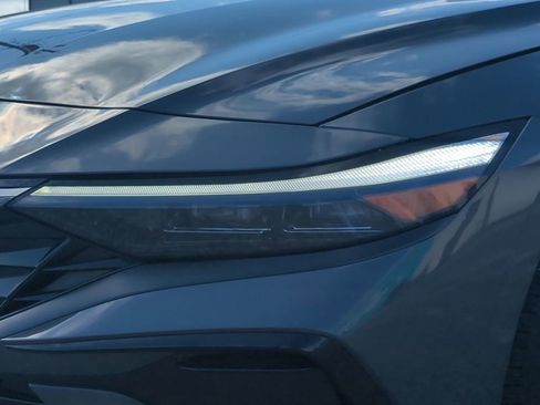Certified 2024 Hyundai Elantra Limited FWD image 10