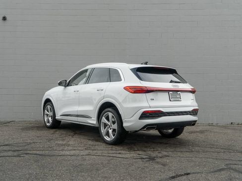 Used 2025 Audi Q5 Premium Plus w/ Premium Plus AWD/4WD image 3